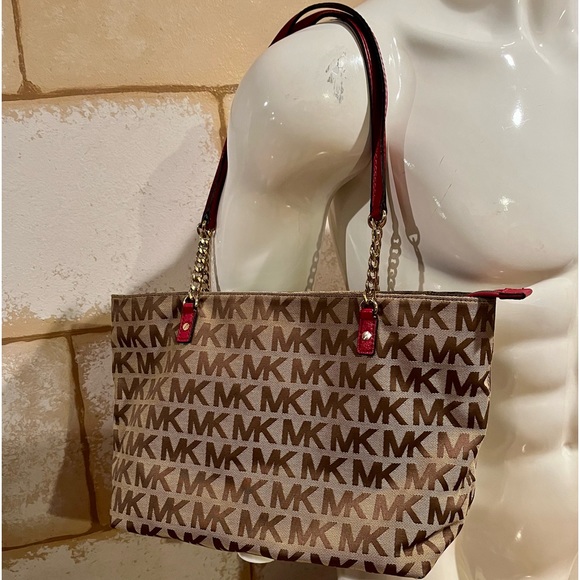 Michael Kors Handbags - MICKEAL KORS AUTHENTIC WOMEN PREOWNED BAG EXCELLENT CONDITION